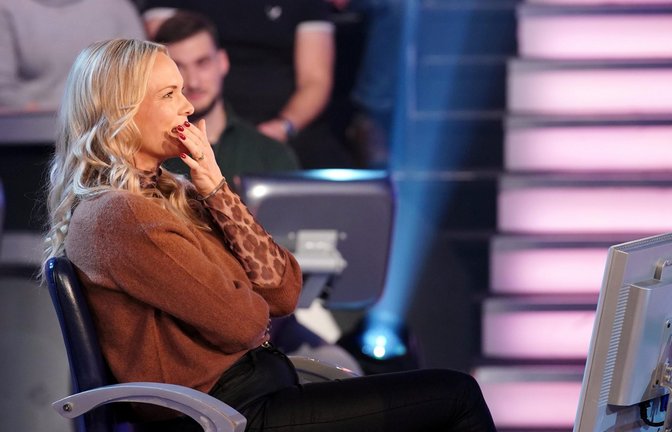 Verena Gargiulo zeigt sich fassungslos, als sie auf 500 Euro zurückfällt.<span class='image-autor'>Foto: RTL / Stefan Gregorowius</span>