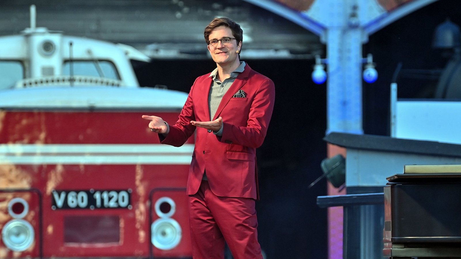 Klavierkabarettist Bodo Wartke (im Bild) landete zusammen mit Musiker Marti Fischer mit „Barbaras Rhabarberbar“ einen Hit.Foto: dpa/Hendrik Schmidt Klavierkabarettist Bodo Wartke (im Bild) landete zusammen mit Musiker Marti Fischer mit „Barbaras Rhabarberbar“ einen Hit.Foto: dpa/Hendrik Schmidt