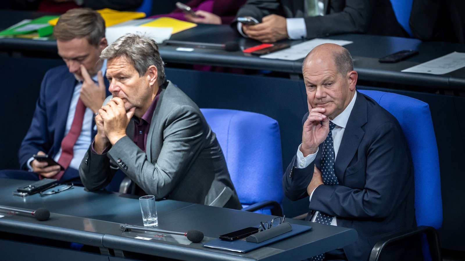 Lindner, Habeck und Scholz (von links nach rechts) sind politisch am Ende, das Internet scheint gerade erst mit ihnen anzufangen.Foto: dpa/Michael Kappeler Lindner, Habeck und Scholz (von links nach rechts) sind politisch am Ende, das Internet scheint gerade erst mit ihnen anzufangen.Foto: dpa/Michael Kappeler