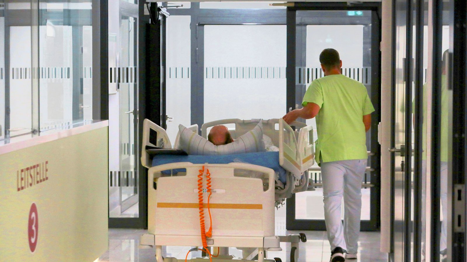 Für die Patienten in den Kliniken könne die Reform allerdings auch Verbesserungen bringen, glaubt AOK-Südwest-Chef Bauernfeind.Foto: imago/BildFunkMV Für die Patienten in den Kliniken könne die Reform allerdings auch Verbesserungen bringen, glaubt AOK-Südwest-Chef Bauernfeind.Foto: imago/BildFunkMV