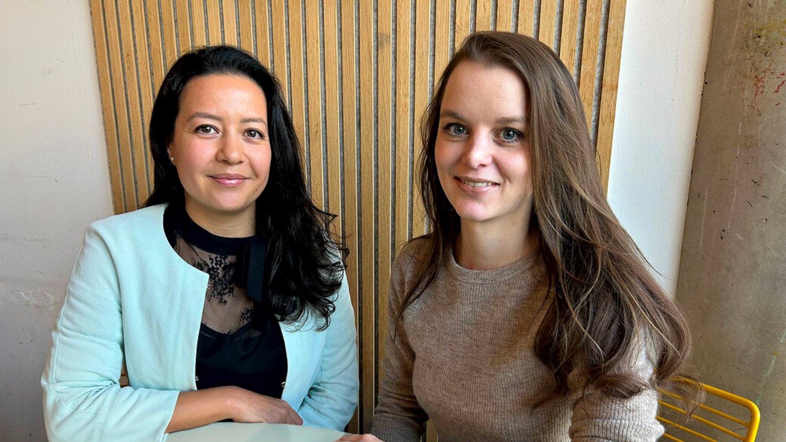 Carina Busch (links) und Christine James unterstützen Unternehmen und Expats beim Einwanderungsprozess.Foto: /riebernig Carina Busch (links) und Christine James unterstützen Unternehmen und Expats beim Einwanderungsprozess.Foto: /riebernig