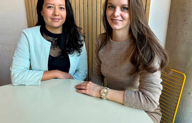 Carina Busch (links) und Christine James unterstützen Unternehmen und Expats beim Einwanderungsprozess.<span class='image-autor'>Foto: /riebernig</span>