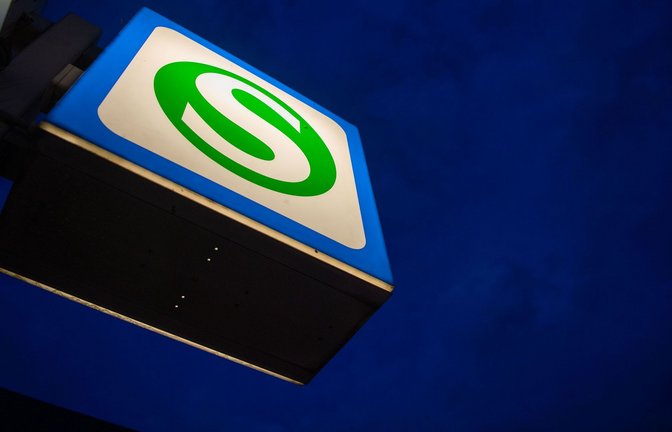 Das betroffene Gleis wurde vorübergehend gesperrt (Symbolbild).<span class='image-autor'>Foto: dpa/Lino Mirgeler</span>