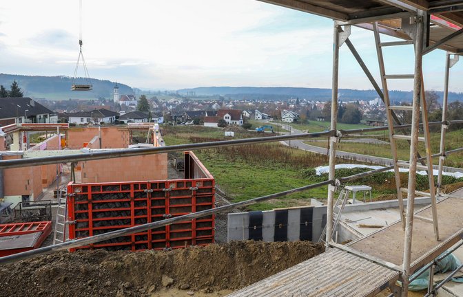 Wegen Inflation und steigenden Zinsen können viele Interessenten sich das Bauen aktuell nicht leisten.<span class='image-autor'>Foto: dpa/Thomas Warnack</span>