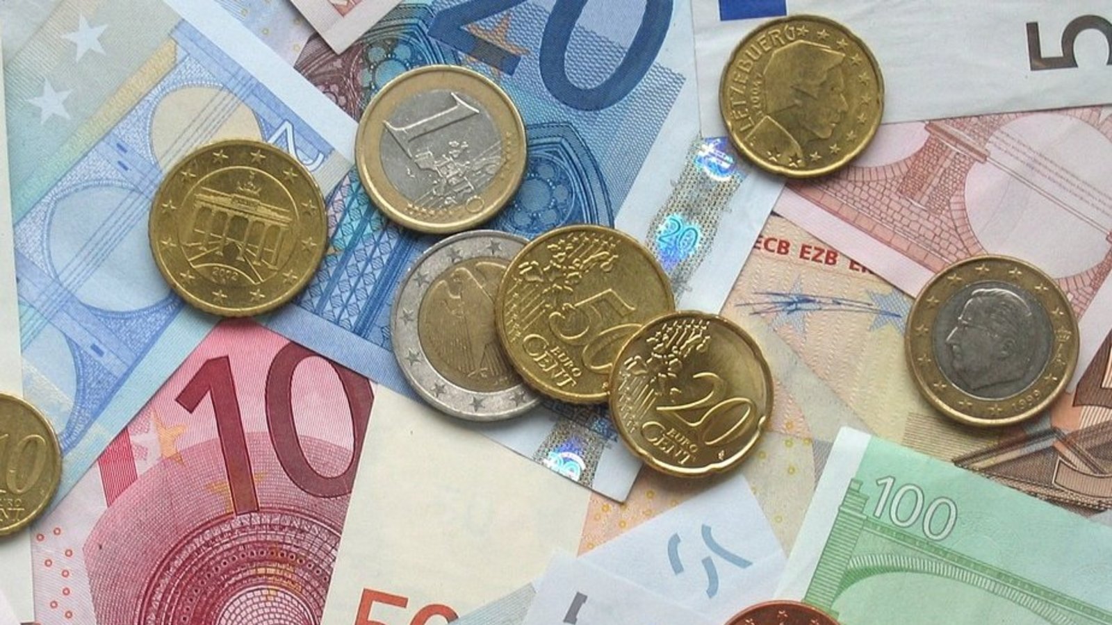 Die Gemeinde Eberdingen ist schon immer eher finanzschwach. Doch das nun zu erwartende Haushaltsloch macht die Aufnahme von Schulden unvermeidbar. Bürgermeister Carsten Willing ist offen für kreative Lösungen zur Konsolidierung des Etats. Foto: Pixabay Die Gemeinde Eberdingen ist schon immer eher finanzschwach. Doch das nun zu erwartende Haushaltsloch macht die Aufnahme von Schulden unvermeidbar. Bürgermeister Carsten Willing ist offen für kreative Lösungen zur Konsolidierung des Etats. Foto: Pixabay