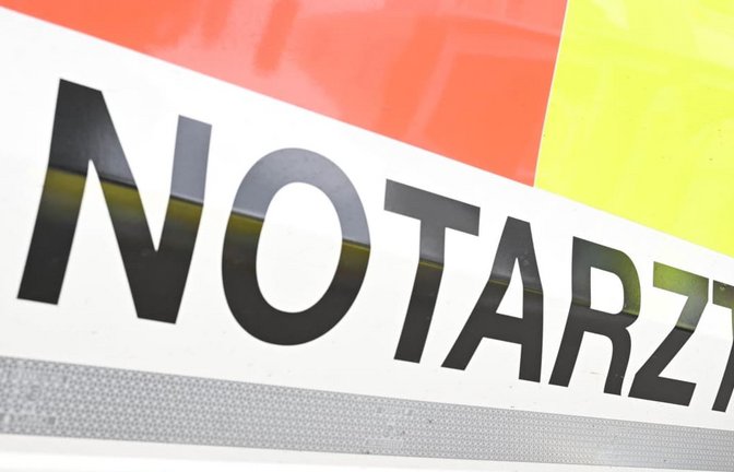 Der Mann erlag seinen Verletzungen noch an der Unfallstelle (Symbolbild).<span class='image-autor'>Bernd Weißbrod/dpa</span>