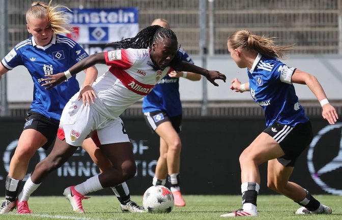 Schwer vom Ball zu trennen: VfB-Stürmerin Mira Arouna im Spiel gegen den Hamburger SV.<span class='image-autor'>Baumann</span>