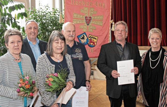 Ehrungen beim letzten Gauturntag: (von links) Elli Binkele, Frank Last, Susanne Hartmann, Jörg Schreitmüller, Jochen Wörner und Turngaupräsidentin Bärbel Vorrink. Foto: Arning