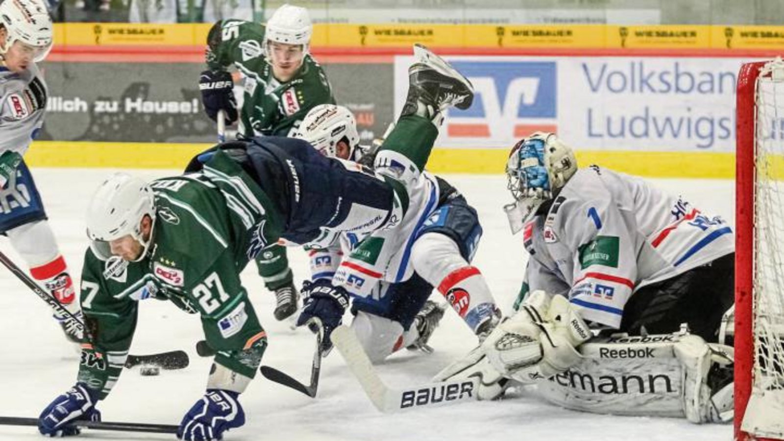 Derbys zwischen den Steelers und den Falken wird es wohl auch in Zukunft geben – zumindest haben die Heilbronner die wirtschaftlichen Voraussetzungen geschaffen. Foto: Simecek Derbys zwischen den Steelers und den Falken wird es wohl auch in Zukunft geben – zumindest haben die Heilbronner die wirtschaftlichen Voraussetzungen geschaffen. Foto: Simecek