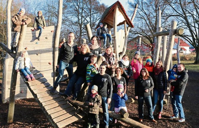 Dieses Spielgerät im Horrheimer Schulhof hat der Förderverein Kindergarten und Grundschule vor zwei Jahren offiziell übergeben. Jetzt hoffen die Mitglieder auf Spendengelder für einen Spuckschutz. Foto: Bögel