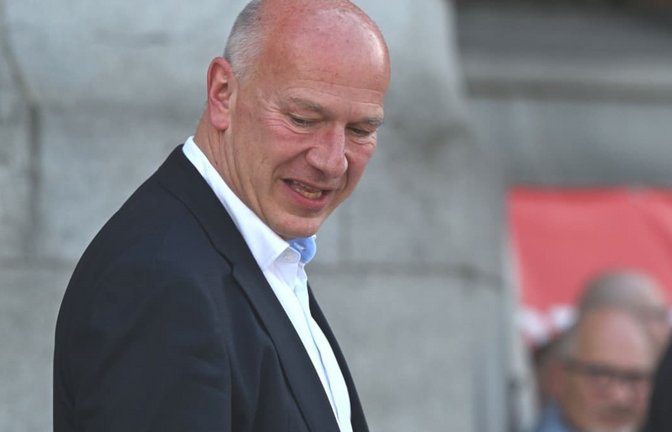 Kai Wegner (CDU), Regierender Bürgermeister von Berlin, vor&nbsp; dem Roten Rathaus. (Archivbild)<span class='image-autor'>Jens Kalaene/dpa</span>