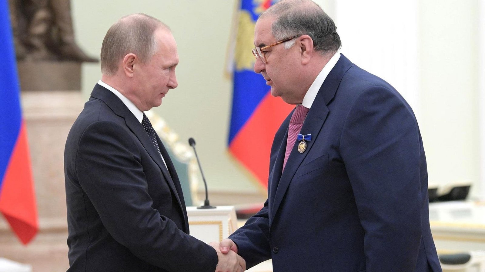 Alischer Usmanow wurde von der EU bislang als kremlfreundlicher Oligarch mit besonders engen Verbindungen zu Präsident Wladimir Putin bezeichnet. (Archivbild)Aleksey Nikolskyi/Planet Pix via ZUMA Wire/dpa Alischer Usmanow wurde von der EU bislang als kremlfreundlicher Oligarch mit besonders engen Verbindungen zu Präsident Wladimir Putin bezeichnet. (Archivbild)Aleksey Nikolskyi/Planet Pix via ZUMA Wire/dpa