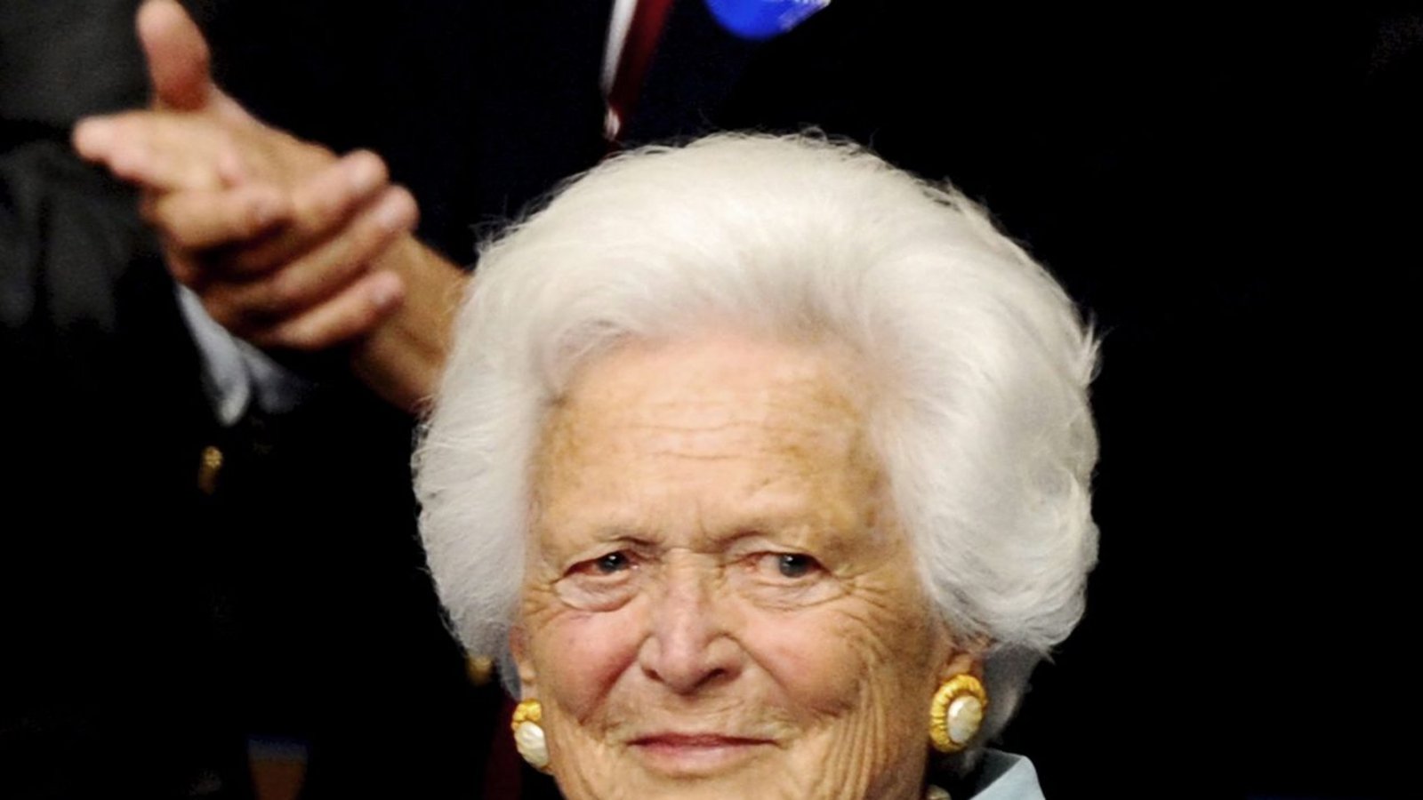 Barbara Bush (First Lady von 1989 bis 1993): Ihre Rolle als First Lady erfüllte sie mit eiserner Disziplin. Barbara Bush verschrieb sich dem Kampf gegen Analphabetismus. Nach der Amtszeit ihres Mannes George H. W. Bush wurde Barbara zur „Großmutter der Nation“ – auch ihr Sohn wurde nämlich US-Präsident.Foto: dpa