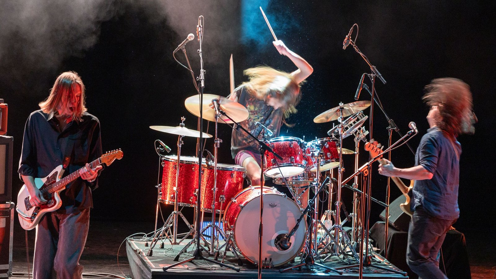 Die Nerven: Max Rieger, Kevin Kuhn und Julian Knoth (von links) beim Konzert in der Stuttgarter OperFoto: Lichtgut/Leif Piechowski