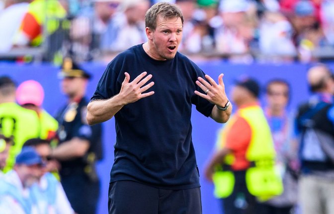 Bin ich jetzt an allem Schuld? Julian Nagelsmann gestikuliert während des Paraguay-Spiels.<span class='image-autor'>Foto: Tom Weller/dpa</span>