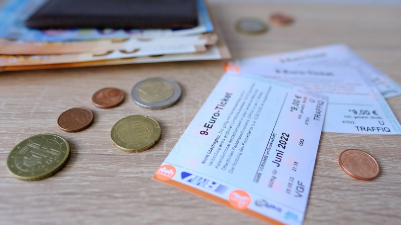 Das 9-Euro-Ticket ist beliebt.Foto: Kittyfly / shutterstock.com Das 9-Euro-Ticket ist beliebt.Foto: Kittyfly / shutterstock.com