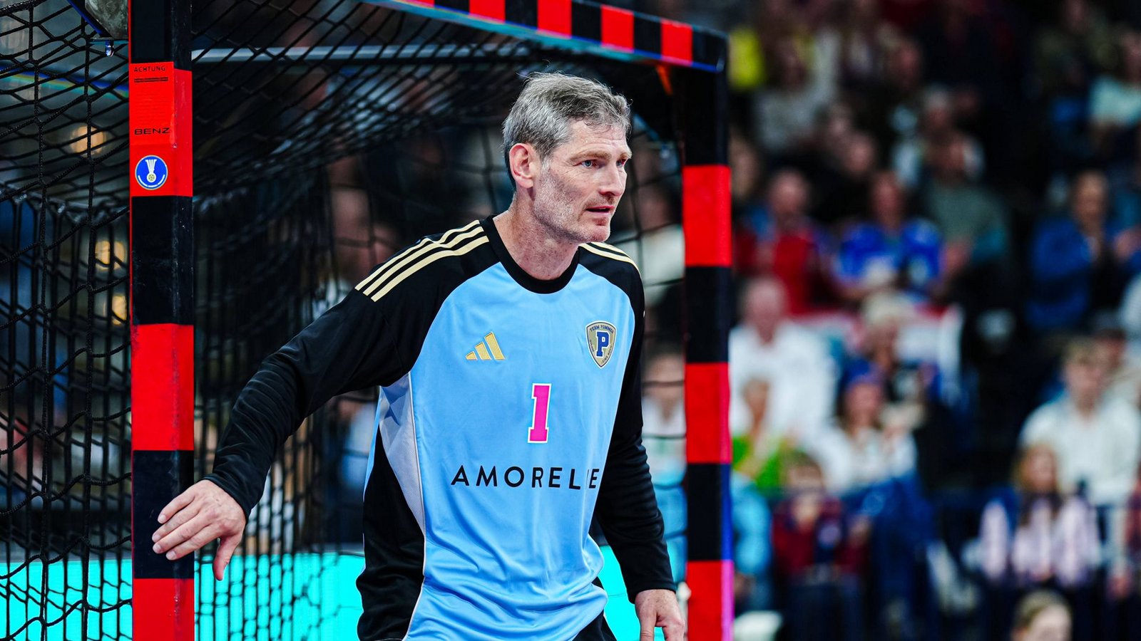 Henning Fritz stand beim Abschiedsspiel von Pascal „Pommes“ Hens im April 2025 noch einmal im Handballtor.Foto: IMAGO/Eibner Henning Fritz stand beim Abschiedsspiel von Pascal „Pommes“ Hens im April 2025 noch einmal im Handballtor.Foto: IMAGO/Eibner