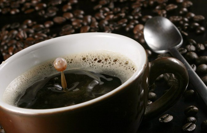 Die Deutschen trinken im Schnitt knapp dreieinhalb Tassen Kaffee pro Tag.<span class='image-autor'>Foto: dpa/Tobias Hase</span>