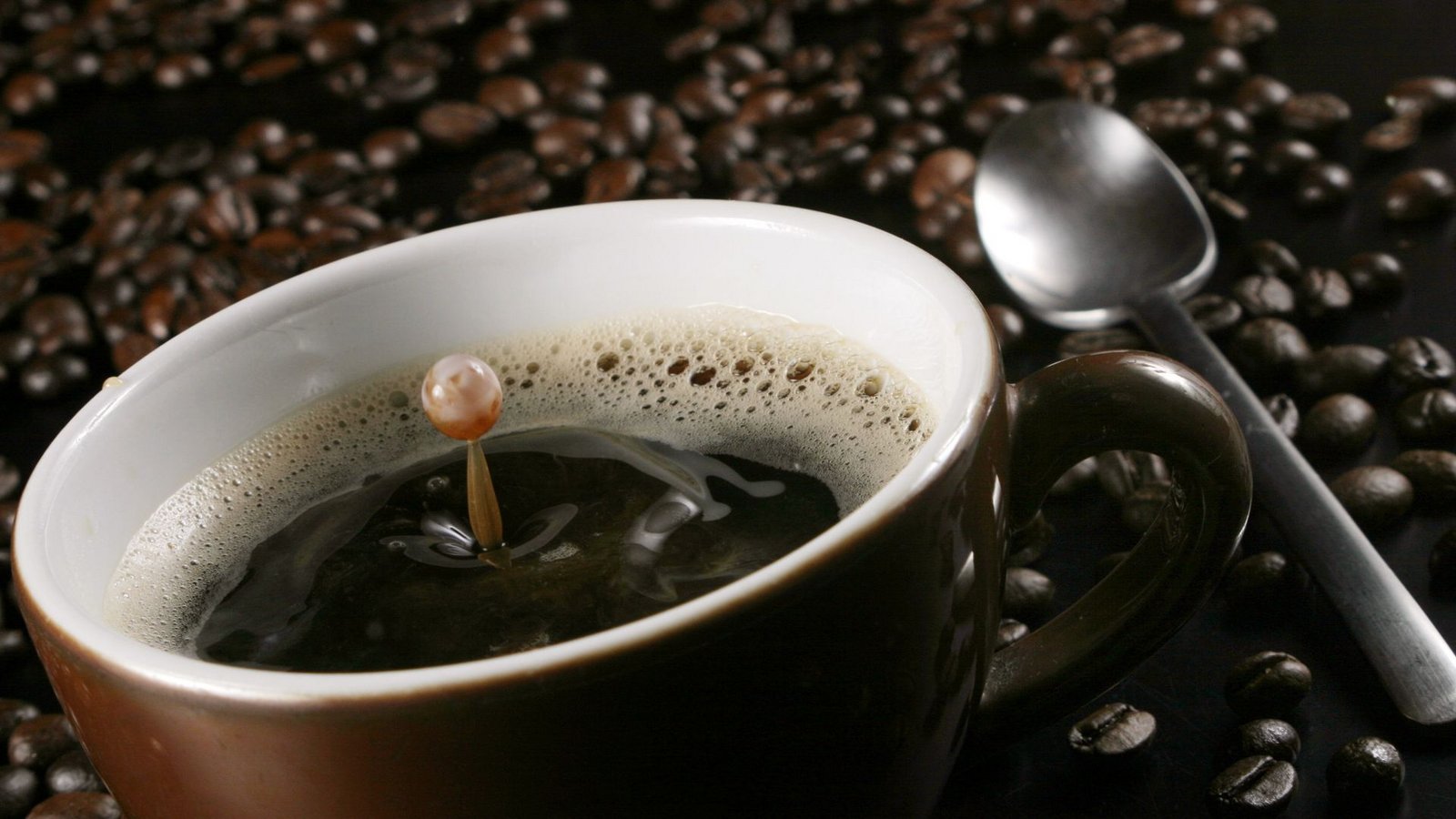 Die Deutschen trinken im Schnitt knapp dreieinhalb Tassen Kaffee pro Tag.Foto: dpa/Tobias Hase Die Deutschen trinken im Schnitt knapp dreieinhalb Tassen Kaffee pro Tag.Foto: dpa/Tobias Hase