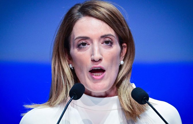 Roberta Metsola, Präsidentin des Europaparlaments, hat gemeinsam mit den Abgeordneten beschlossen, die EU-Kommission zu verklagen.<span class='image-autor'>Foto: AFP/DANIEL MIHAILESCU</span>