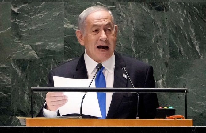 Israels Premierminister Benjamin Netanjahu spricht vor der Vollversammlung der Vereinten Nationen in New York.<span class='image-autor'>Foto: Richard Drew/AP/dpa</span>