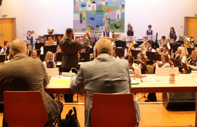 Das Blasorchester des MVK beim Wertungsspiel: Die Fachjury hört genau hin – und verteilt dafür Bestnoten.  <span class='image-autor'>Foto: Blasmusikkreisverband Heilbronn</span>
