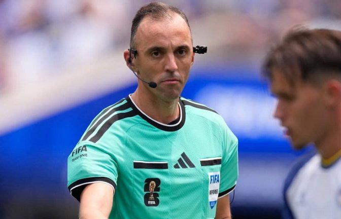 Schiedsrichter Joao Pinheiro leitet das Viertelfinale Argentinien gegen Schweiz bei der Fußball-WM 2026.<span class='image-autor'>Mark J. Terrill/AP/dpa</span>