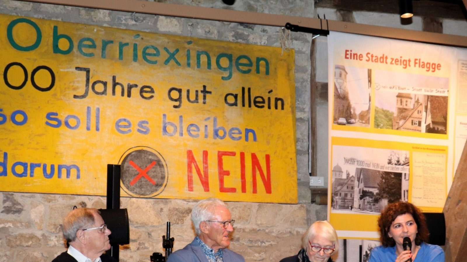 VKZ-Redaktionsleiterin Dorothee Kauer spricht mit Grete Werner-Wesner, Willi Baur und Dieter Stahl (von rechts) über die Zeit, in der Oberriexingen um seine Eigenständigkeit kämpfte – und das mit den unterschiedlichsten Mitteln. Foto: Gergen VKZ-Redaktionsleiterin Dorothee Kauer spricht mit Grete Werner-Wesner, Willi Baur und Dieter Stahl (von rechts) über die Zeit, in der Oberriexingen um seine Eigenständigkeit kämpfte – und das mit den unterschiedlichsten Mitteln. Foto: Gergen