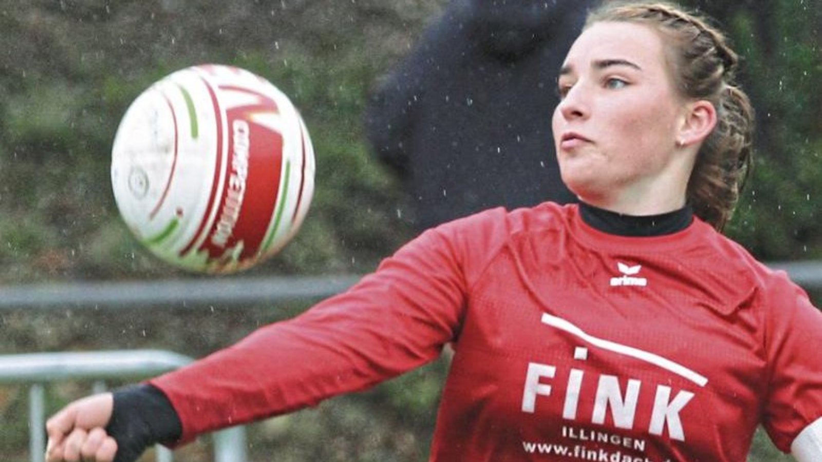 Für Lea Schmidt und die Faustballerinnen des TV Vaihingen steht in Bretten schon der letzte Spieltag der verkürzten Feldsaison 2021 an. Foto: Nachreiner Für Lea Schmidt und die Faustballerinnen des TV Vaihingen steht in Bretten schon der letzte Spieltag der verkürzten Feldsaison 2021 an. Foto: Nachreiner
