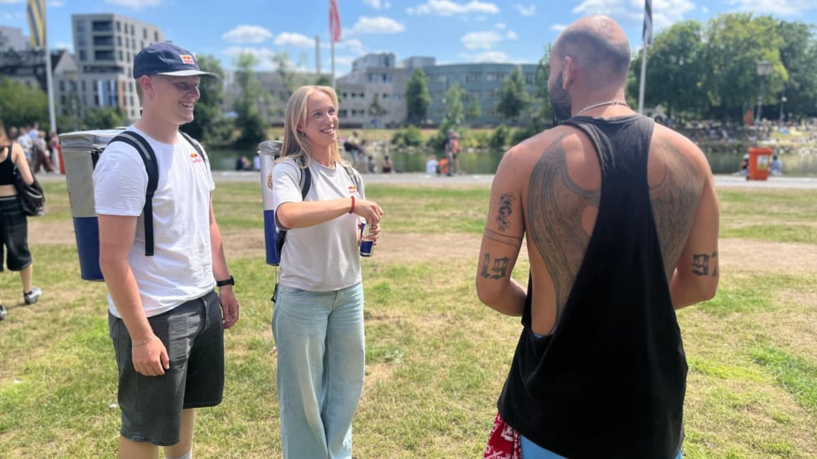 Red Bull war beim Nabada 2026 sehr aktiv. Daran gab es Kritik und die Androhung von Sanktionen. Nun geht das Unternehmen einen Schritt weiter.SWP Red Bull war beim Nabada 2026 sehr aktiv. Daran gab es Kritik und die Androhung von Sanktionen. Nun geht das Unternehmen einen Schritt weiter.SWP