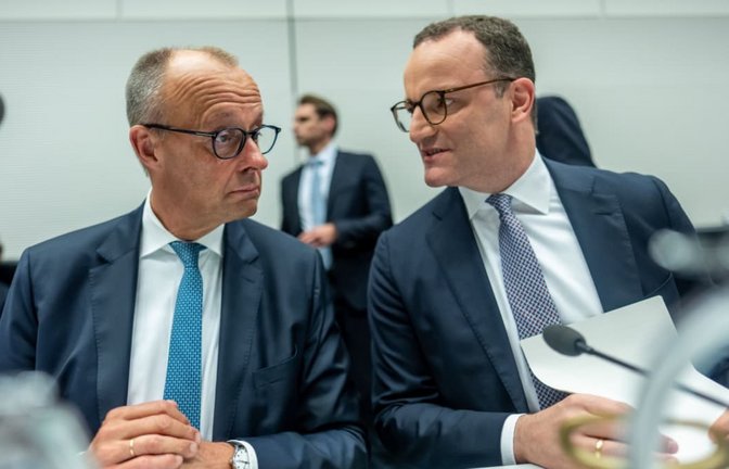 Die Heimat-CDU von Kanzler Friedrich Merz fordert den Rücktritt von Jens Spahn.<span class='image-autor'>Michael Kappeler/dpa</span>