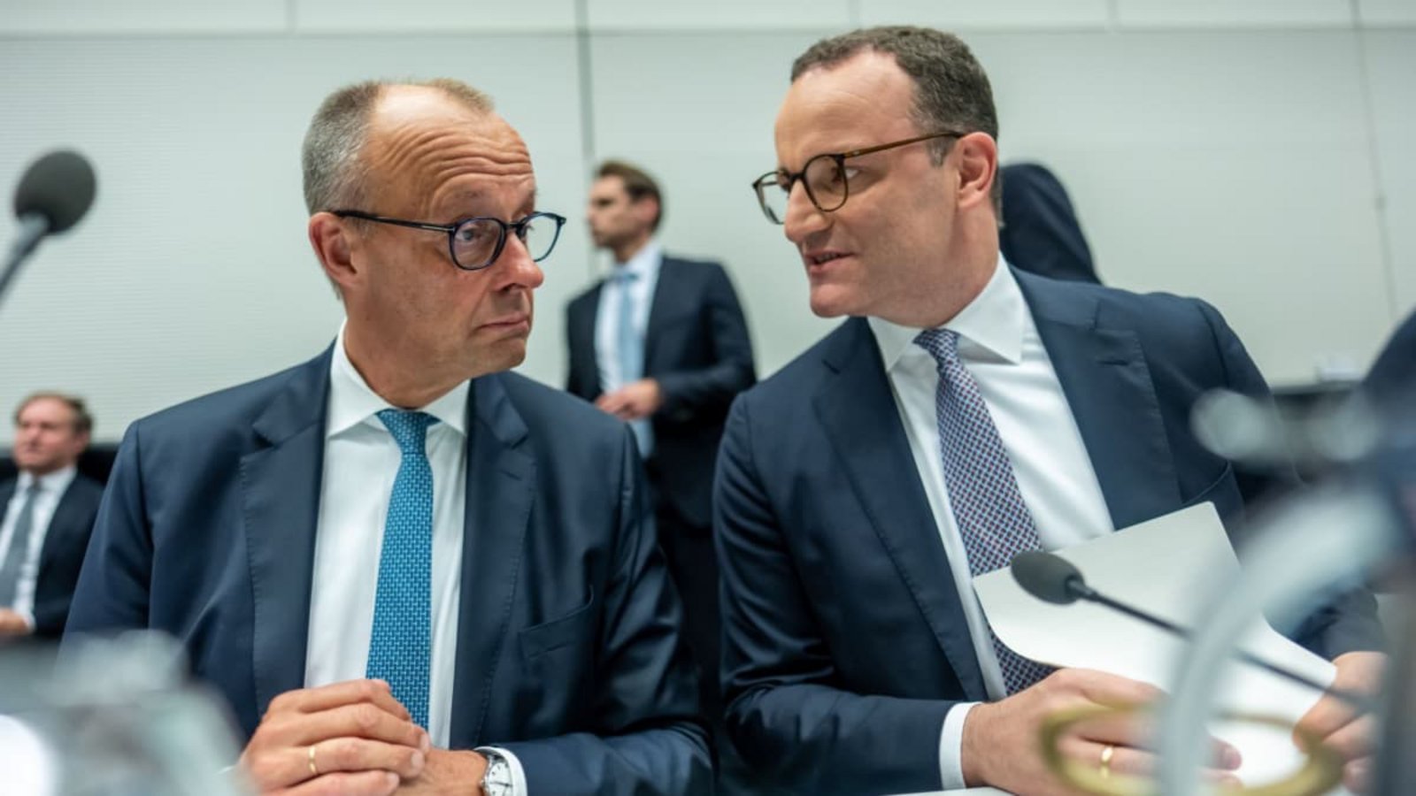 Die Heimat-CDU von Kanzler Friedrich Merz fordert den Rücktritt von Jens Spahn.Michael Kappeler/dpa Die Heimat-CDU von Kanzler Friedrich Merz fordert den Rücktritt von Jens Spahn.Michael Kappeler/dpa