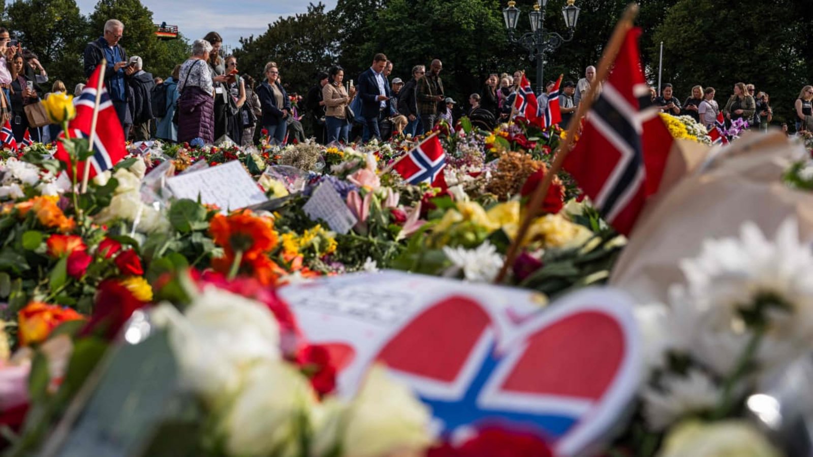 Die Menschen in Norwegen trauern um ihren verstorbenen König.JONATHAN NACKSTRAND/afp Die Menschen in Norwegen trauern um ihren verstorbenen König.JONATHAN NACKSTRAND/afp