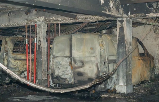 Nicht mehr zu retten: die ausgebrannten Autowracks in der Tiefgarage. <span class='image-autor'>Foto: Herth</span>