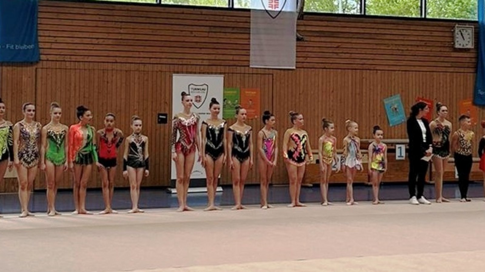 Zahlreiche Gymnastinnen finden sich in der Sport- und Kulturhalle ein.  Foto: privat