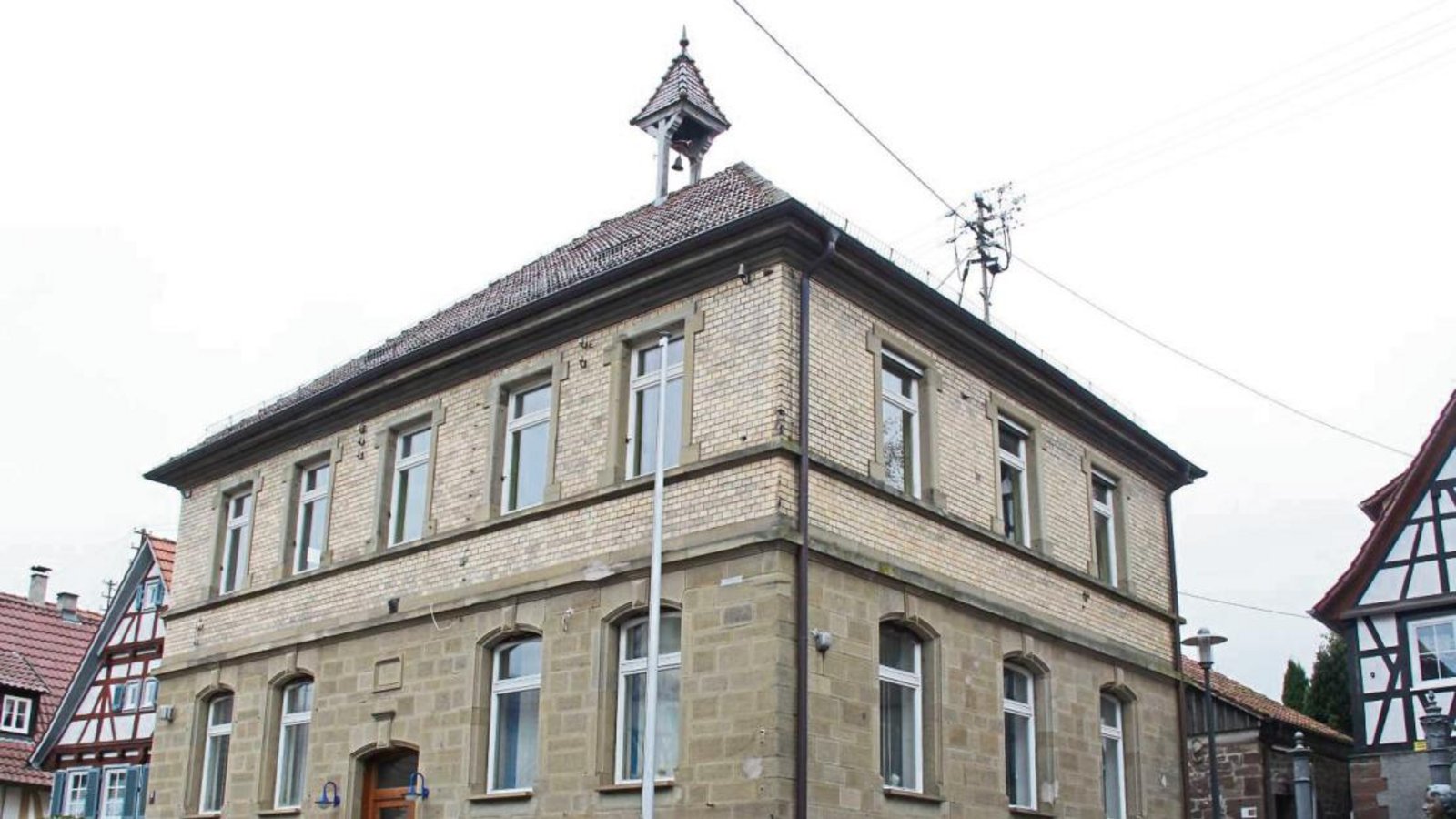 Heute entscheidet der Illinger Gemeinderat, ob das Schützinger Rathaus zur Flüchtlingsunterbringung infrage kommt. Foto: Archiv Heute entscheidet der Illinger Gemeinderat, ob das Schützinger Rathaus zur Flüchtlingsunterbringung infrage kommt. Foto: Archiv