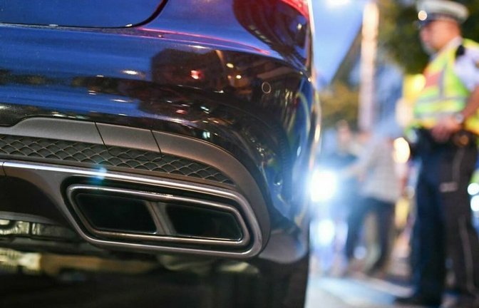 Die Polizei hat in Stuttgart zwei mutmaßliche Raser aus dem Verkehr gezogen (Symbolbild).<span class='image-autor'>dpa</span>