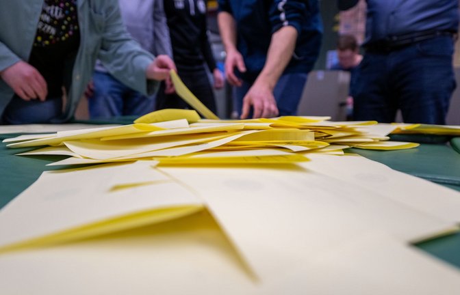 In Schönaich musste alles noch einmal ausgezählt werden.<span class='image-autor'>Foto: Pia Bayer/dpa</span>
