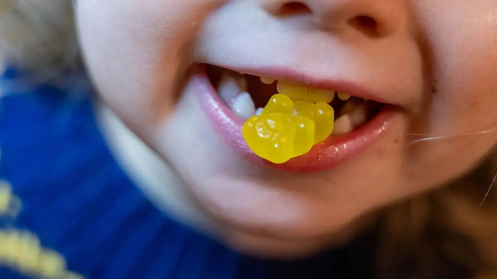 Schlafgummis mit Melatonin können Nebenwirkungen haben und enthalten teils größere Mengen von dem Hormon als angegeben.Foto: Hendrik Schmidt/dpa