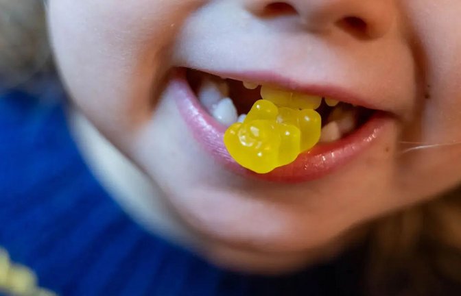 Schlafgummis mit Melatonin können Nebenwirkungen haben und enthalten teils größere Mengen von dem Hormon als angegeben.<span class='image-autor'>Foto: Hendrik Schmidt/dpa</span>