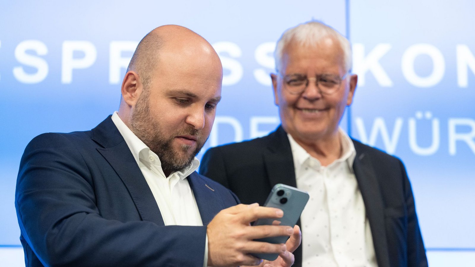 Markus Frohnmaier (li.) und Emil Sänze von der AfDFoto: dpa/Marijan Murat Markus Frohnmaier (li.) und Emil Sänze von der AfDFoto: dpa/Marijan Murat