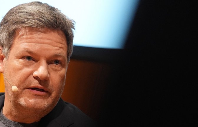 Er ist mit seinem Vorschlag zur Sozialversicherung unter Druck geraten: Robert Habeck<span class='image-autor'>Foto: dpa/Marcus Brandt</span>