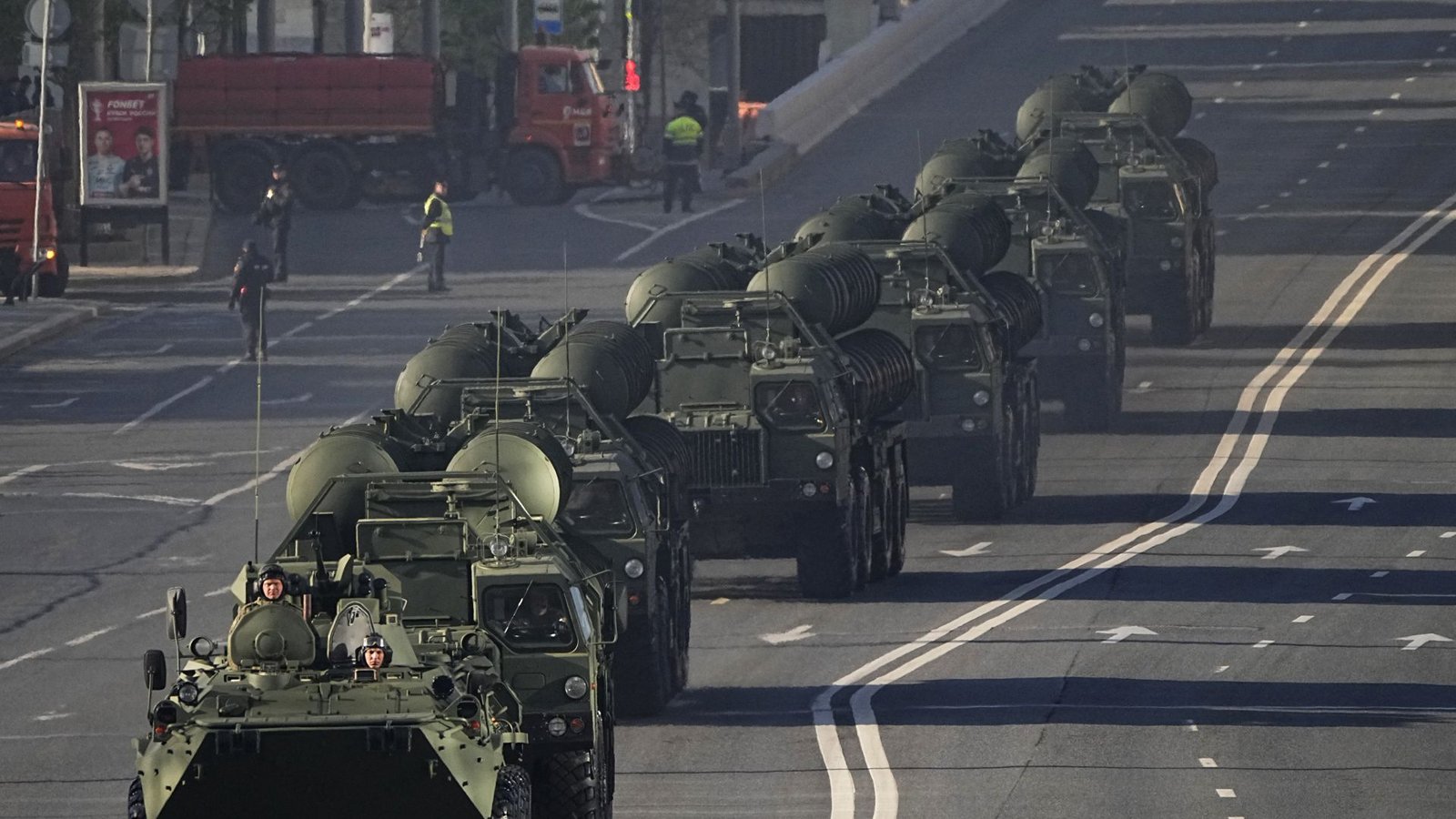Bei der traditionellen Militärparade werden Tausende Soldaten aufmarschieren und die Atommacht Panzer, Raketen und Kampfflugzeuge zur Schau stellen.Foto: Alexander Zemlianichenko/dpa/AP Bei der traditionellen Militärparade werden Tausende Soldaten aufmarschieren und die Atommacht Panzer, Raketen und Kampfflugzeuge zur Schau stellen.Foto: Alexander Zemlianichenko/dpa/AP