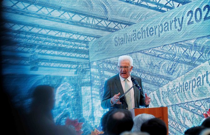Ministerpräsident Winfried Kretschmann (Grüne) begrüßte die Gäste auf der Stallwächterparty.<span class='image-autor'>Foto: dpa/Carsten Koall</span>