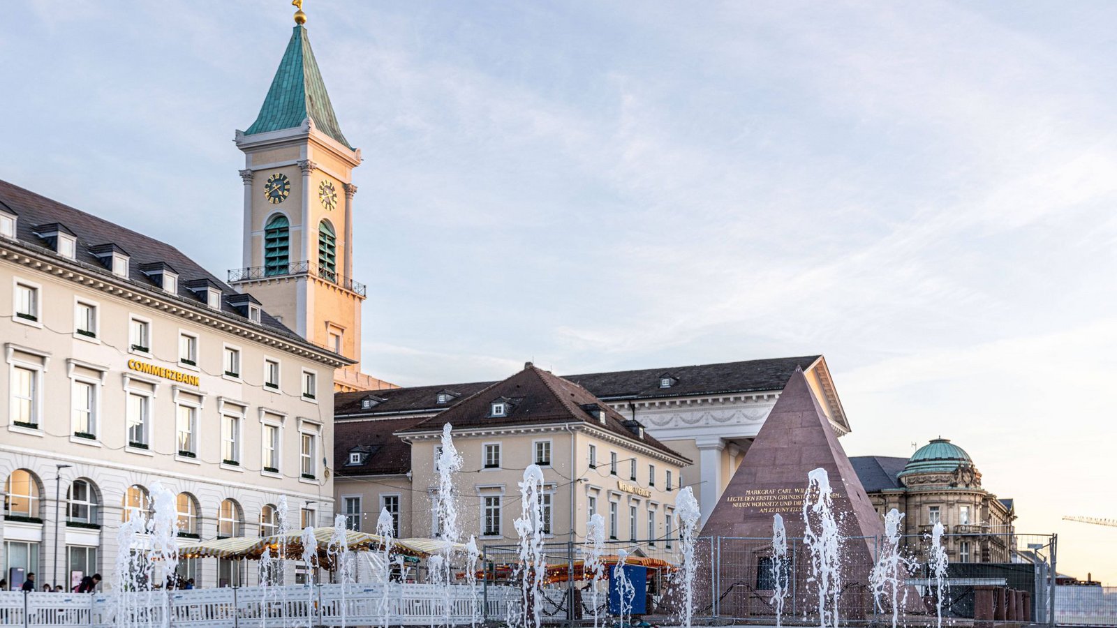 Die Karlsruher Wasserspiele am Marktplatz sind derzeit abgeschaltet.Foto: imago images/tmc-fotografie.de/Carmele