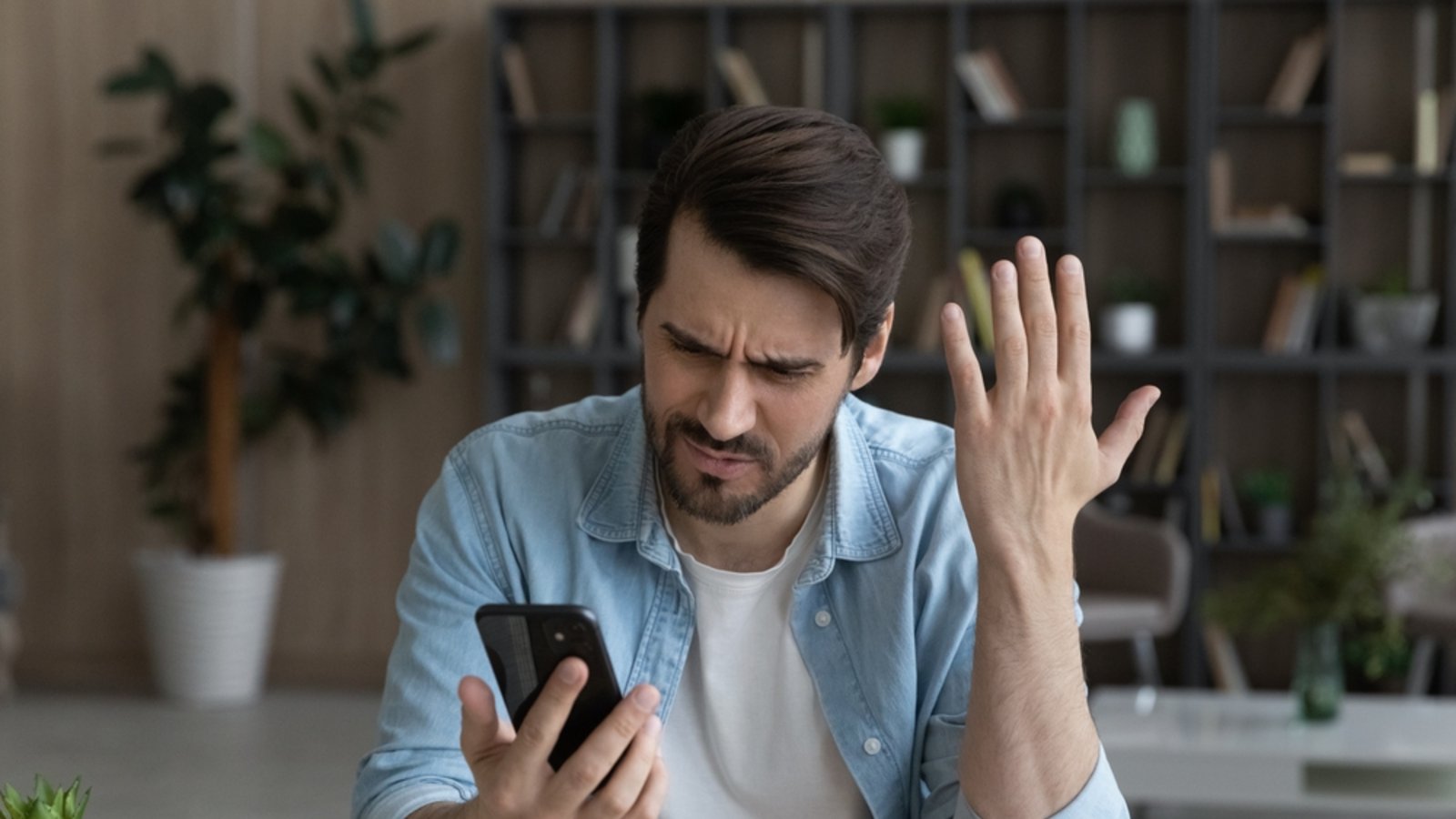 Wer auf ein Fake-Gewinnspiel reingefallen ist, steht in der Regel erst einmal ratlos da. Hier erfahren Sie, was zu tun ist.Foto: Fizkes / Shutterstock.com Wer auf ein Fake-Gewinnspiel reingefallen ist, steht in der Regel erst einmal ratlos da. Hier erfahren Sie, was zu tun ist.Foto: Fizkes / Shutterstock.com