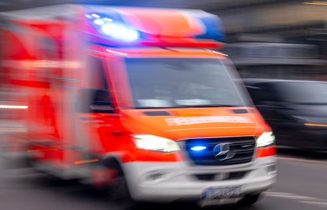 Für den Autofahrer kam jede Hilfe zu spät. (Symbolbild)<span class='image-autor'>Foto: Monika Skolimowska/dpa</span>