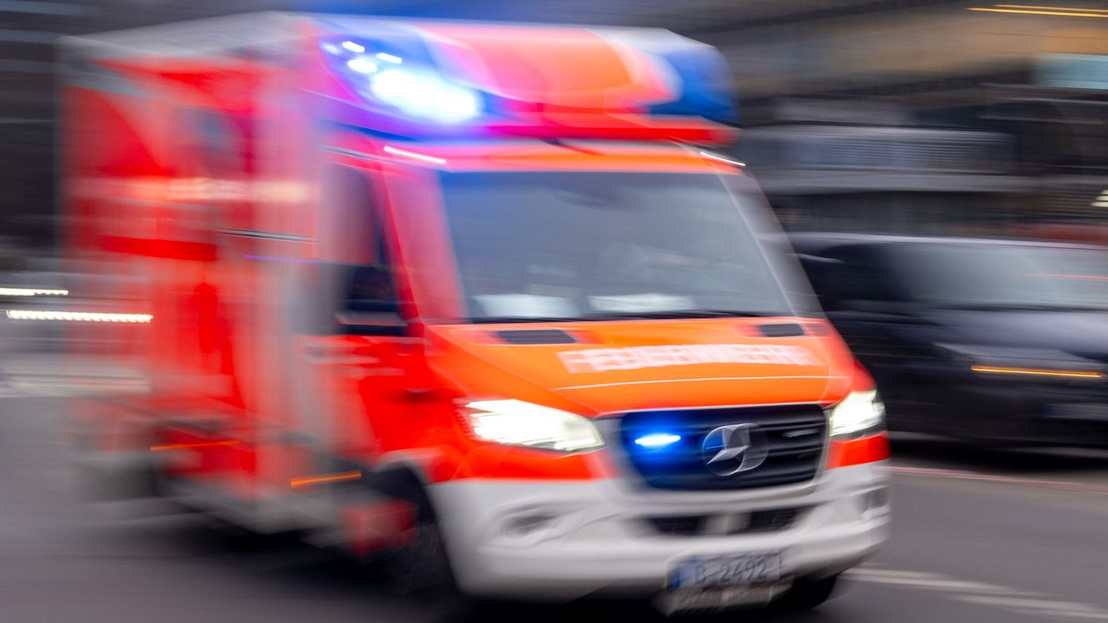 Für den Autofahrer kam jede Hilfe zu spät. (Symbolbild)Foto: Monika Skolimowska/dpa Für den Autofahrer kam jede Hilfe zu spät. (Symbolbild)Foto: Monika Skolimowska/dpa