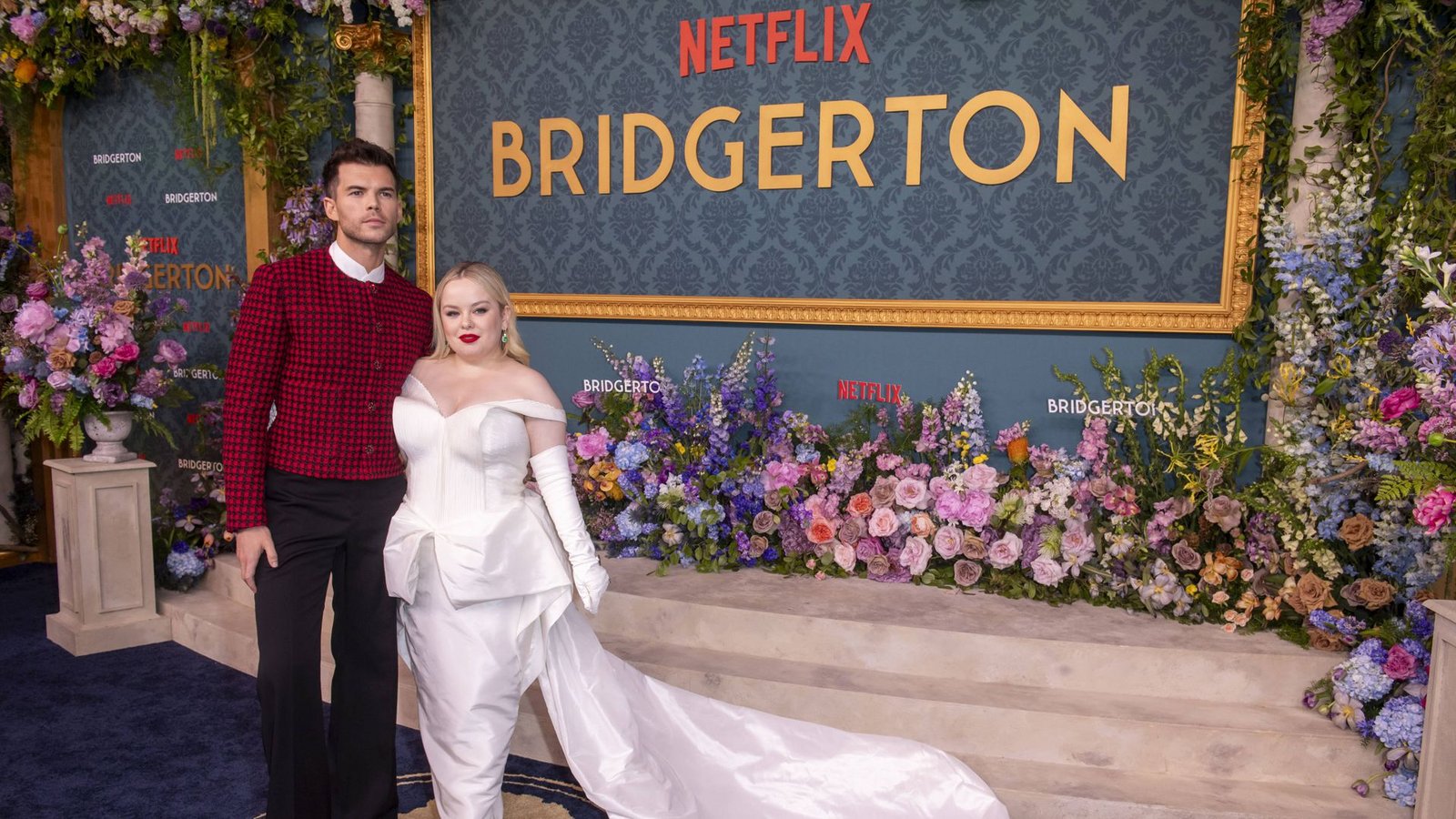 Die Schauspieler Luke Newton (spielt Colin Bridgerton) und Nicola Coughlan (spielt Penelope Featherington) bei der Premiere von „Bridgerton Staffel 3“ im Mai in New York City.Foto: Imago/TheNews2/Ron Adar Die Schauspieler Luke Newton (spielt Colin Bridgerton) und Nicola Coughlan (spielt Penelope Featherington) bei der Premiere von „Bridgerton Staffel 3“ im Mai in New York City.Foto: Imago/TheNews2/Ron Adar