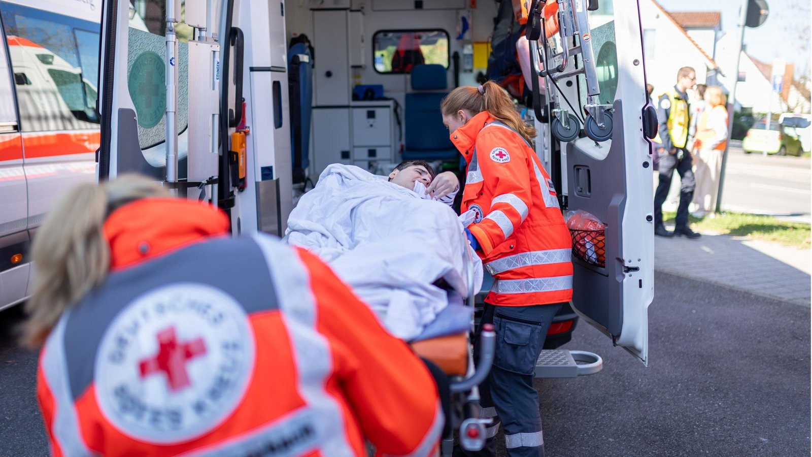 In Stuttgart macht das DRK eine inklusive Bevölkerungsschutzübung, bei der besonders auf die Bedürfnisse von Menschen mit Behinderung geachtet wird.Foto: Lichtgut In Stuttgart macht das DRK eine inklusive Bevölkerungsschutzübung, bei der besonders auf die Bedürfnisse von Menschen mit Behinderung geachtet wird.Foto: Lichtgut
